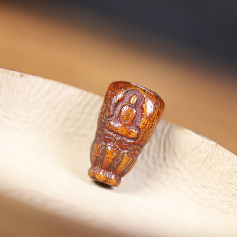 Buddha senza volto in osso di  - Ethnic Fashion Way recensione e prezzo