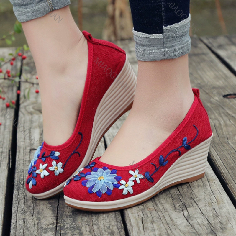 Scarpe con Zeppa Ricamate da D - The Ethnic Fashion recensione e prezzo